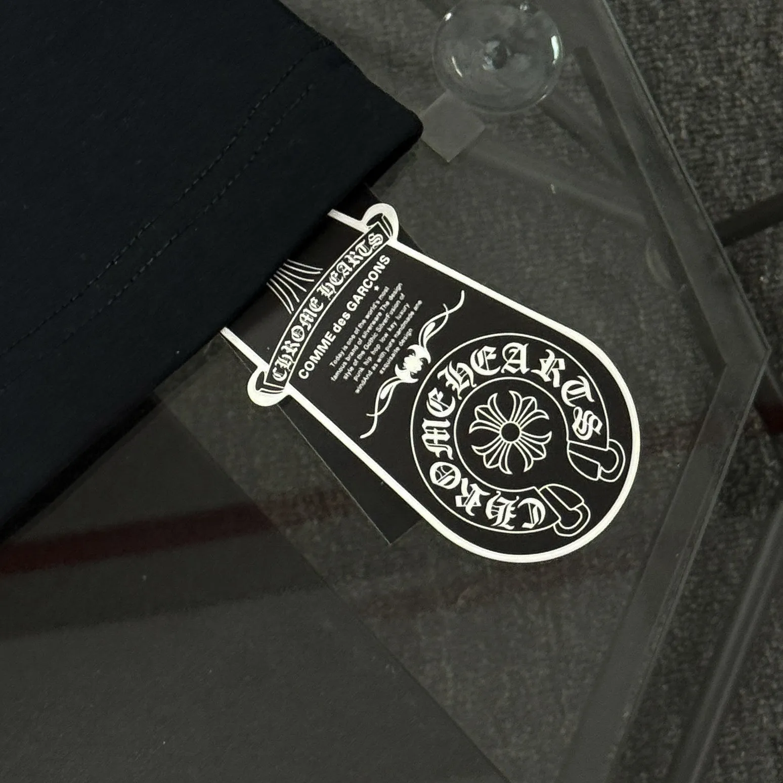 P170 Chrome Hearts Chrome Hearts 25 high version. The fabric is made of 300 grams of high-density pure cotton. It does not deform or shrink. It has three labels. It is the same style for men and women. Technology: patch embroidery + digital printing. Color: white, black. SIZE: S-XL.